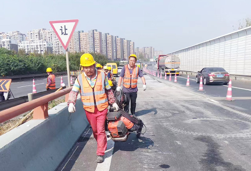 路面裂缝修复及地下注浆