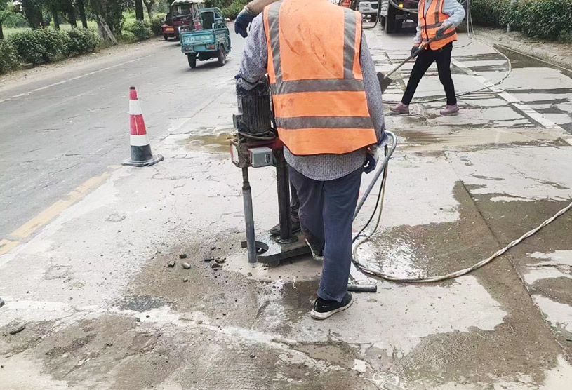 路面裂缝修复及地下注浆